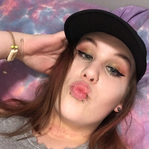 Meet your Posher, Emma - Picture 2 of 3